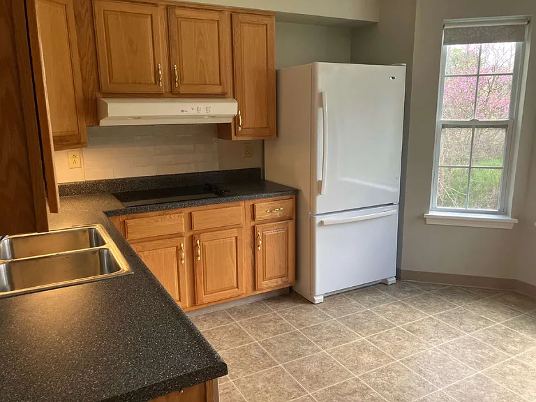 1027 Whitney Rd E #1 — Photo 4