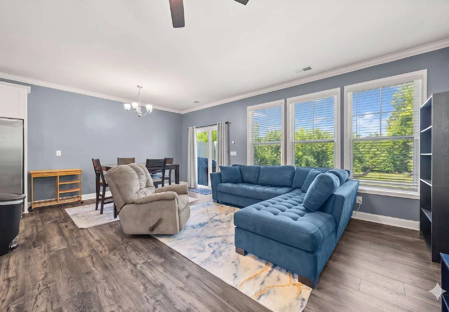 3 bed, 2.5 bath, 1901 sqft, $2,350 — Photo 4