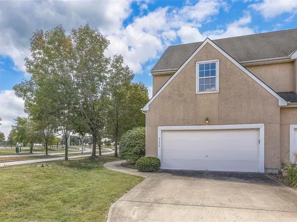 9236 Boehm Dr, Lenexa, KS 66219