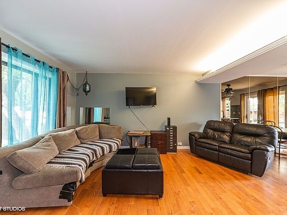 3rd image of 1S251 Michigan Ave #Na