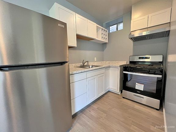 5th image of 552 Girard St #2