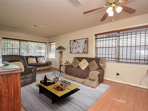 4th image of 7884 Pecan Villas Dr