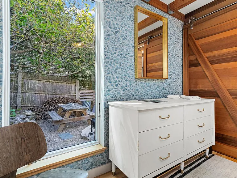 51 Hammond St — Photo 9