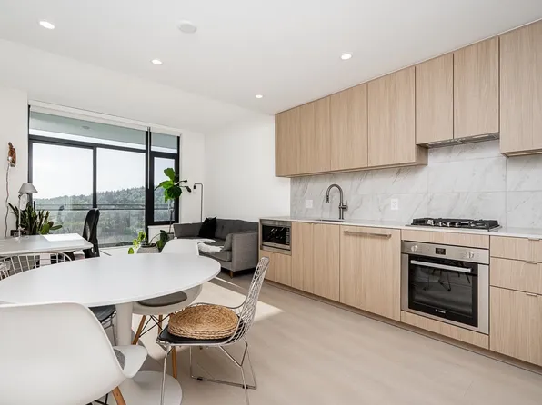 626 Claremont St #1603, Coquitlam, BC V3J 0T1
