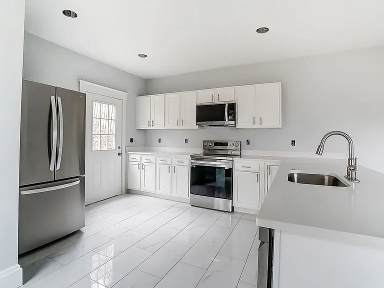 2307 Center St — Photo 18