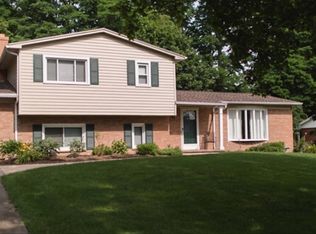 18 Fellows Rd, Penfield, NY 14526