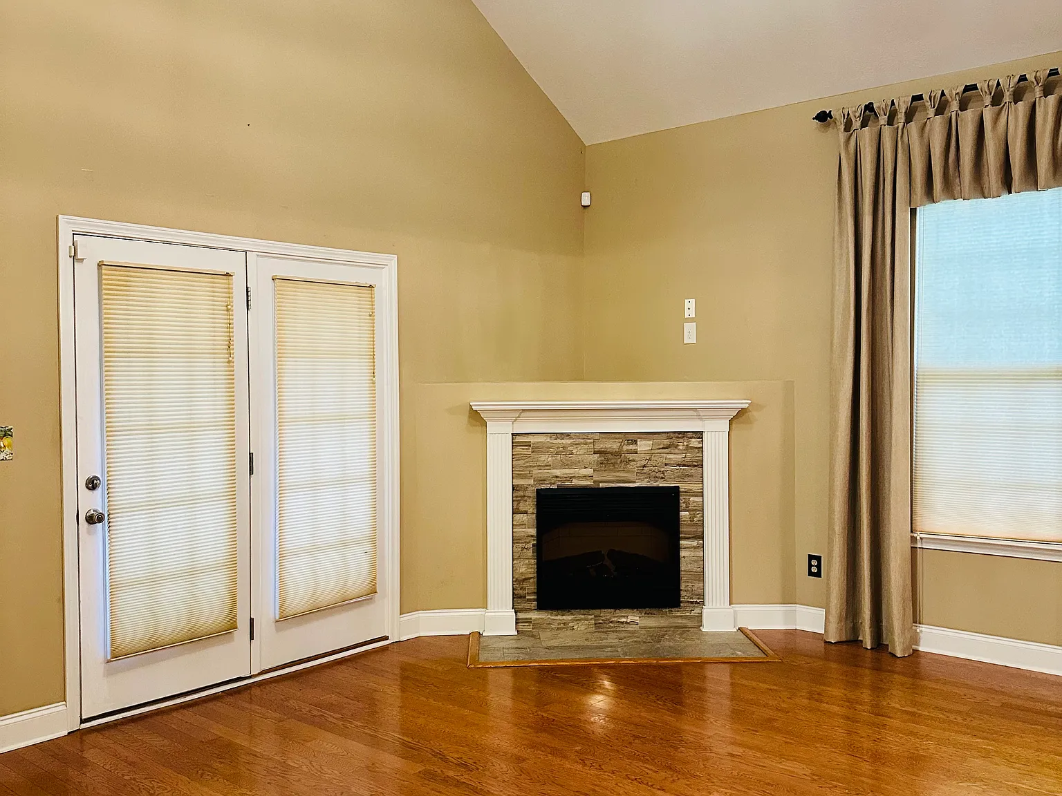 3 bed, 2.5 bath, 1922 sqft, $2,050 — Photo 4