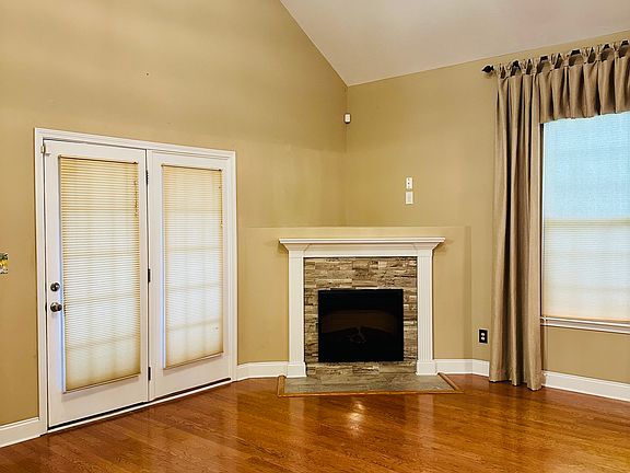 4th image of 524 Casey Ct
