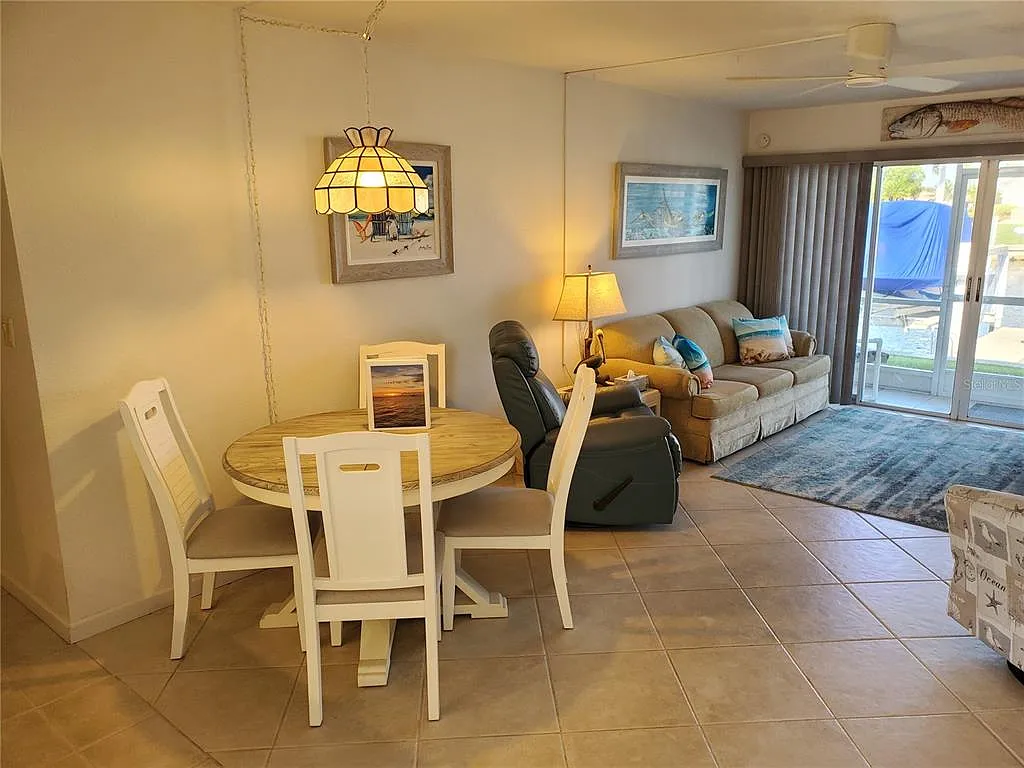 2 bed, 2.0 bath, 1114 sqft, $2,200 — Photo 2