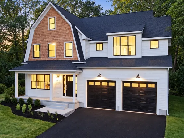 10 Nimitz Cir, Natick, MA 01760