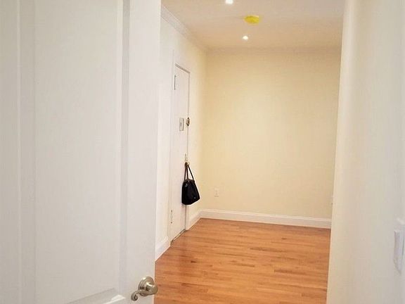 4th image of 142 E 33rd St #1N