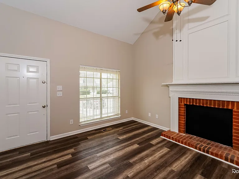 6725 Crossbrook Ln — Photo 4