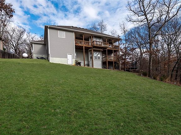 4th image of 22 Guilford Dr