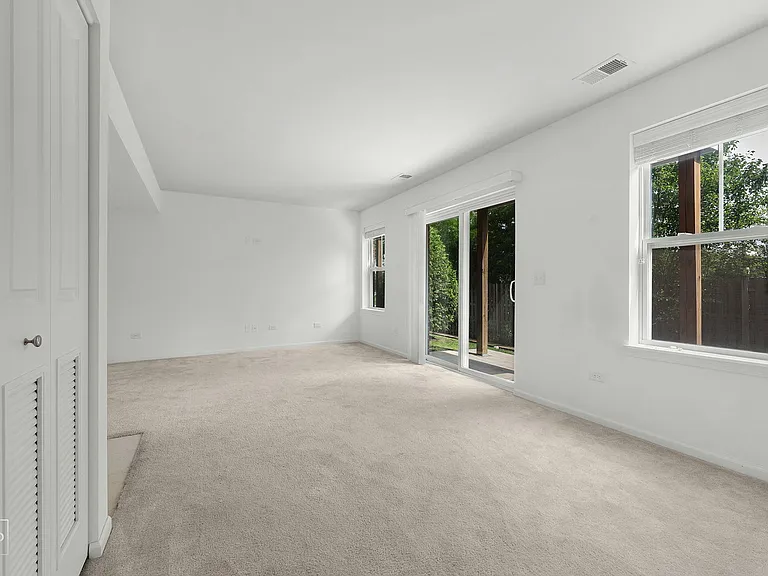 821 W Chase Ln — Photo 28