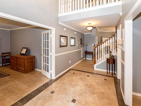 3rd image of 305 Oak Creek Dr