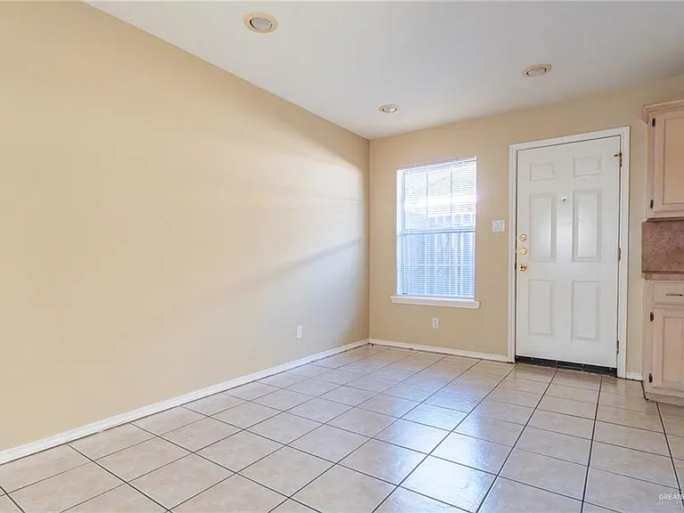 703 N Agate St #C — Photo 8
