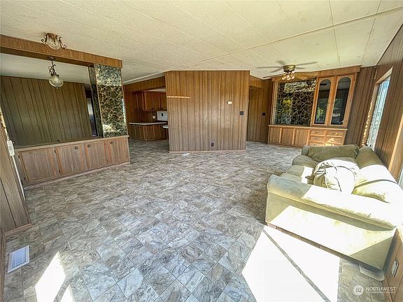 3rd image of 646 Ellinor Ave