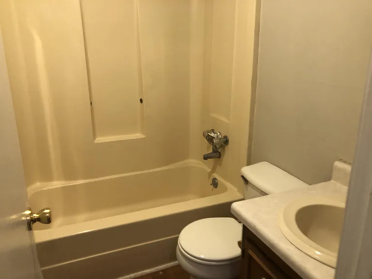 1001 W Hancock St #B — Photo 10