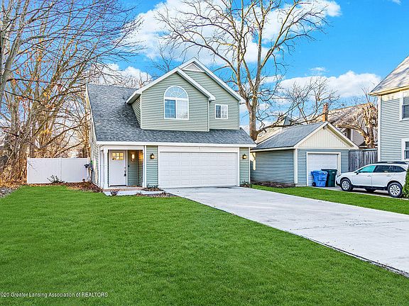 4th image of 832 E Shiawassee St