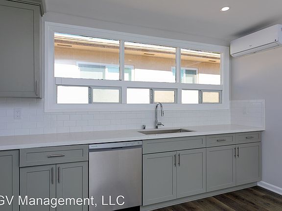 5th image of 677 S Lake Ave APT I