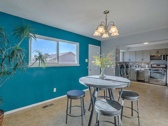 4th image of 10333 Paseo Del Norte NW