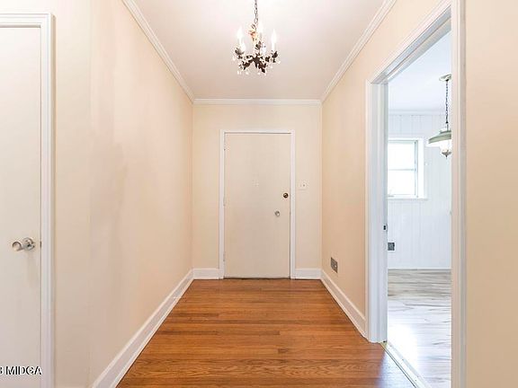 2nd image of 2929 Thornwood Dr