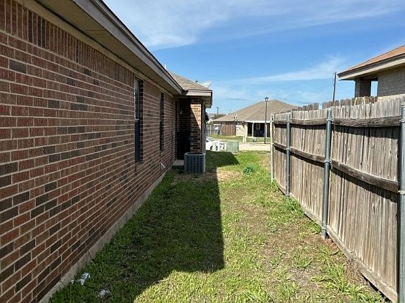4th image of 3205 Dannen Ct #A-b