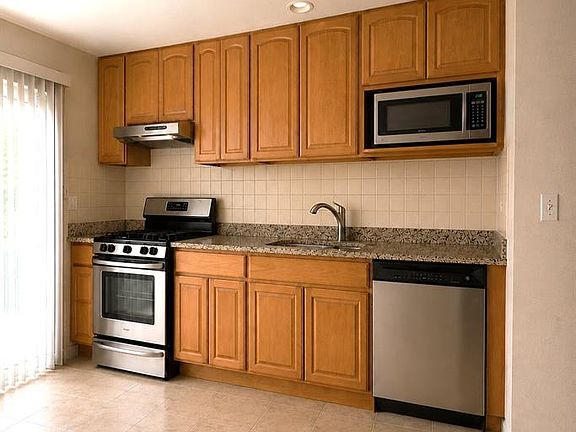 5th image of 304 Loren Ct