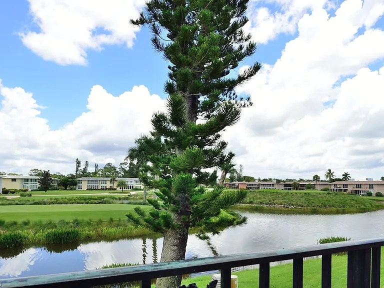 229 Palm Dr #2 — Photo 1