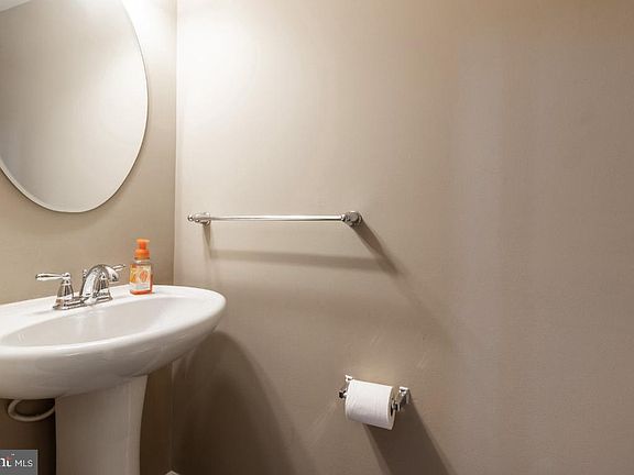 4th image of 7536 Briargrove Ln