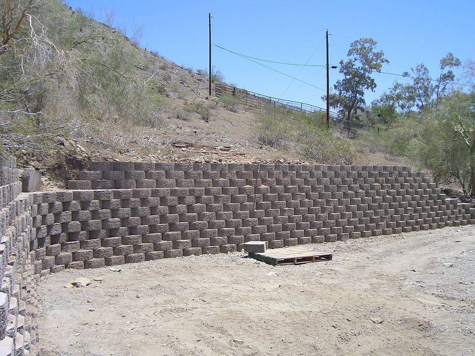 new 2008 rear retaining wall