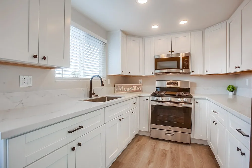 2 bed, 865 sqft, $2,600 — Photo 2