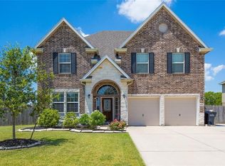 9711 Wincrest Dr, Mont Belvieu, TX 77523