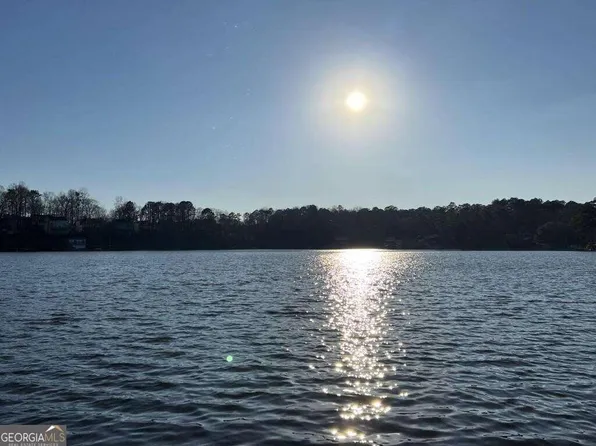 8486 Lake Dr, Snellville, GA 30039