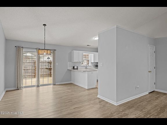 4th image of 3510 Plantation Rd