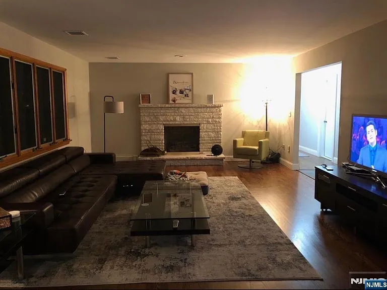 333 Ratzer Rd — Photo 2
