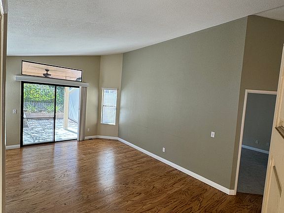 3rd image of 837 Huckleberry Ln