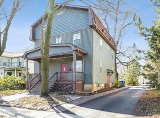 236 E 4th Ave #D, Naperville, IL 60540