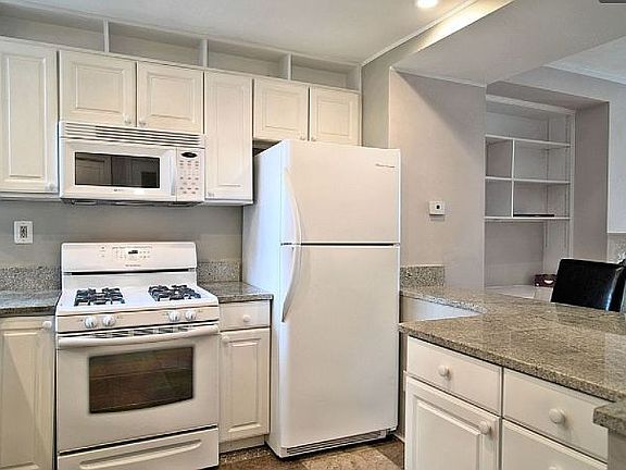 Main Floor, Kitchen