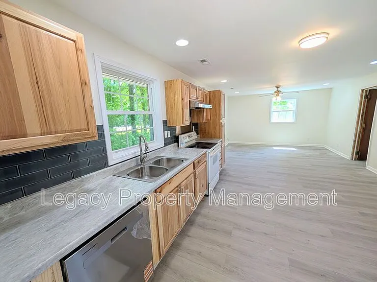 4421 Kernersville Rd — Photo 4