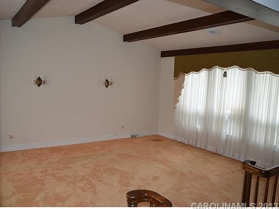 3rd image of 715 Oakdale Dr