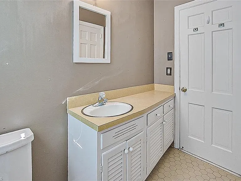 1402 Roanoke Dr — Photo 23