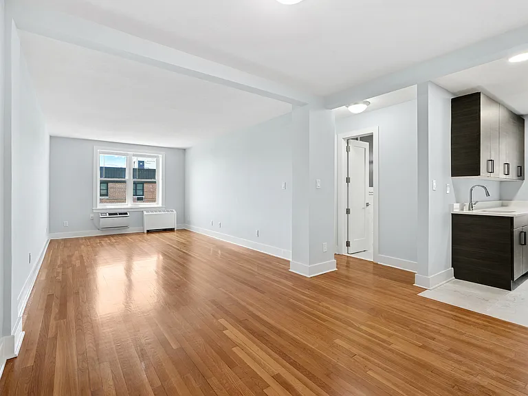 20-49 Seagirt Blvd #6C — Photo 1