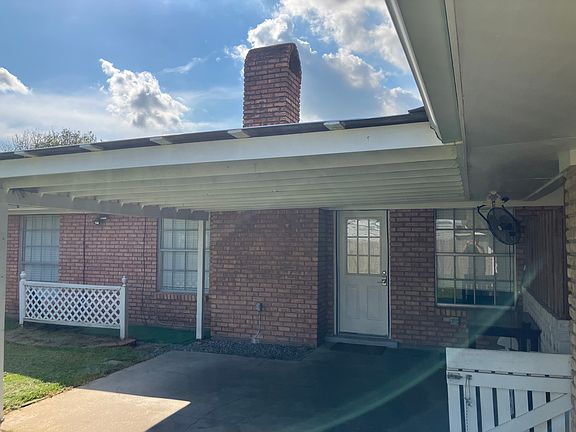 5th image of 901 Dulles Dr