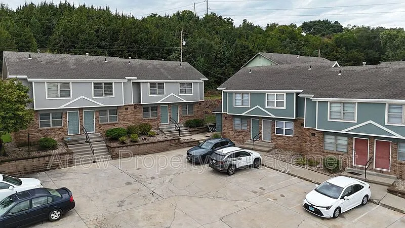 2 bed, 1.0 bath, $895 — Photo 2