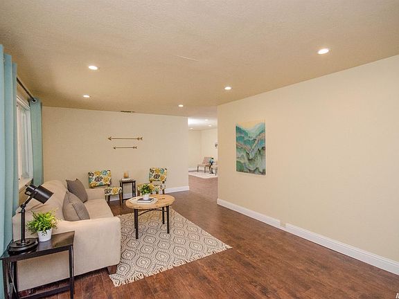4th image of 165 Pine Wood Way