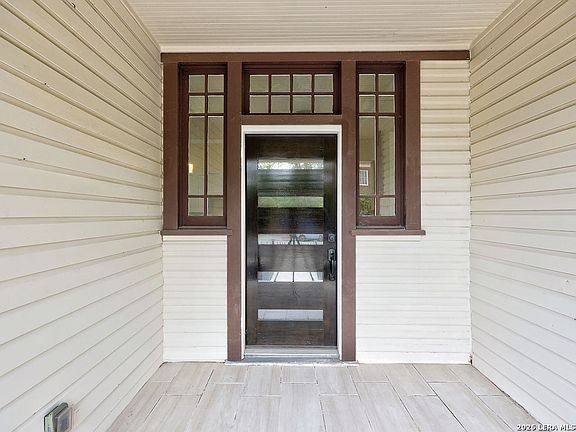 2nd image of 507 W MISTLETOE AVE