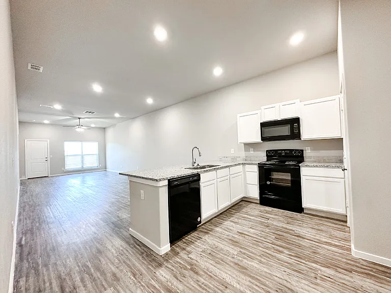 1905 Langford Ave #1 — Photo 3