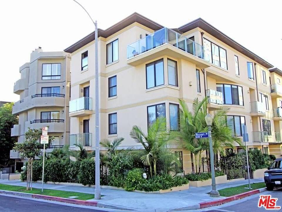 1st image of 1825 Fox Hills Dr APT 301