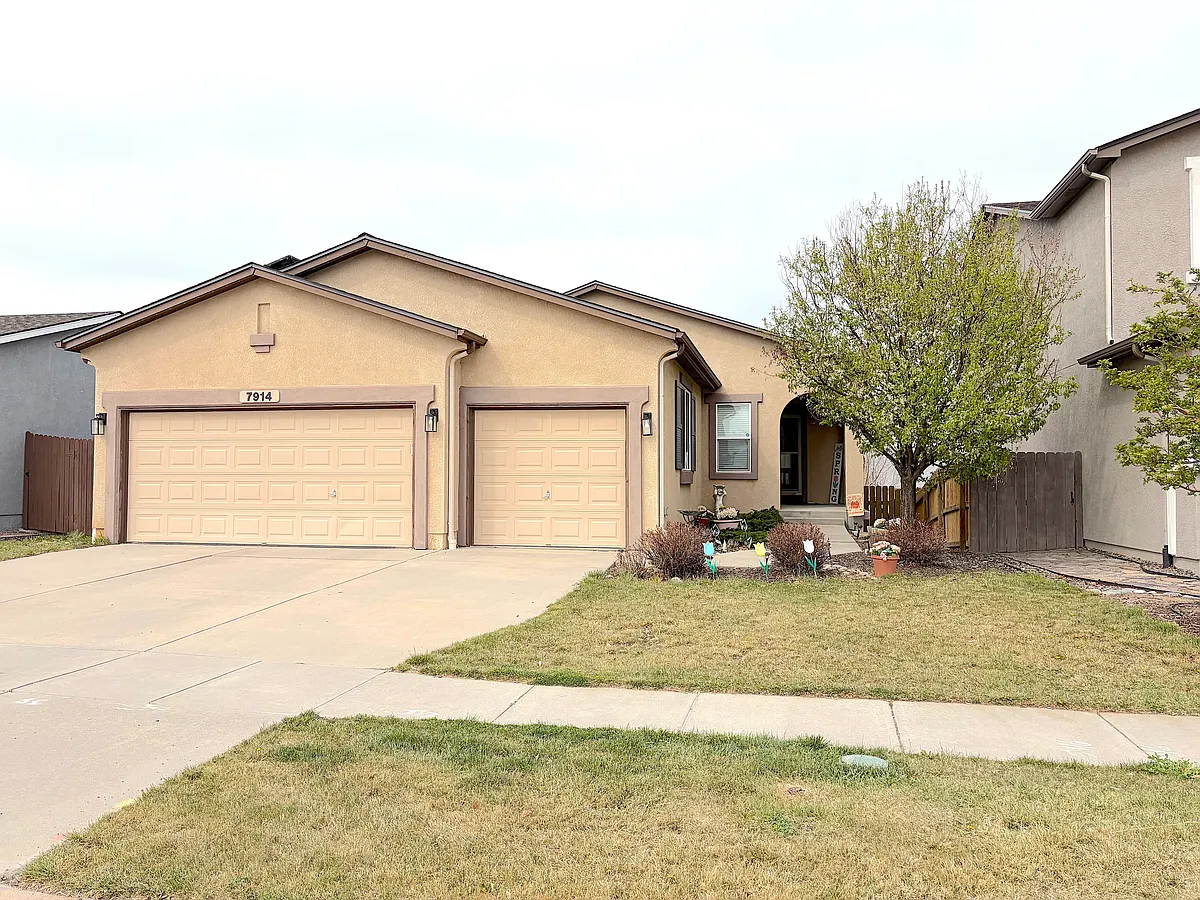 Building Photo - 7914 Hunter Peak Trl